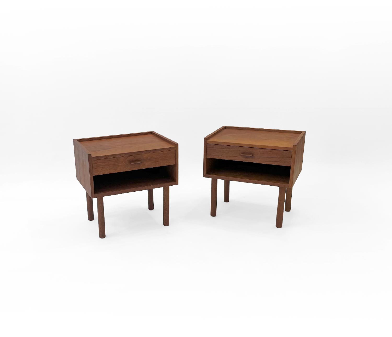 2 tables de nuits teck GE430
